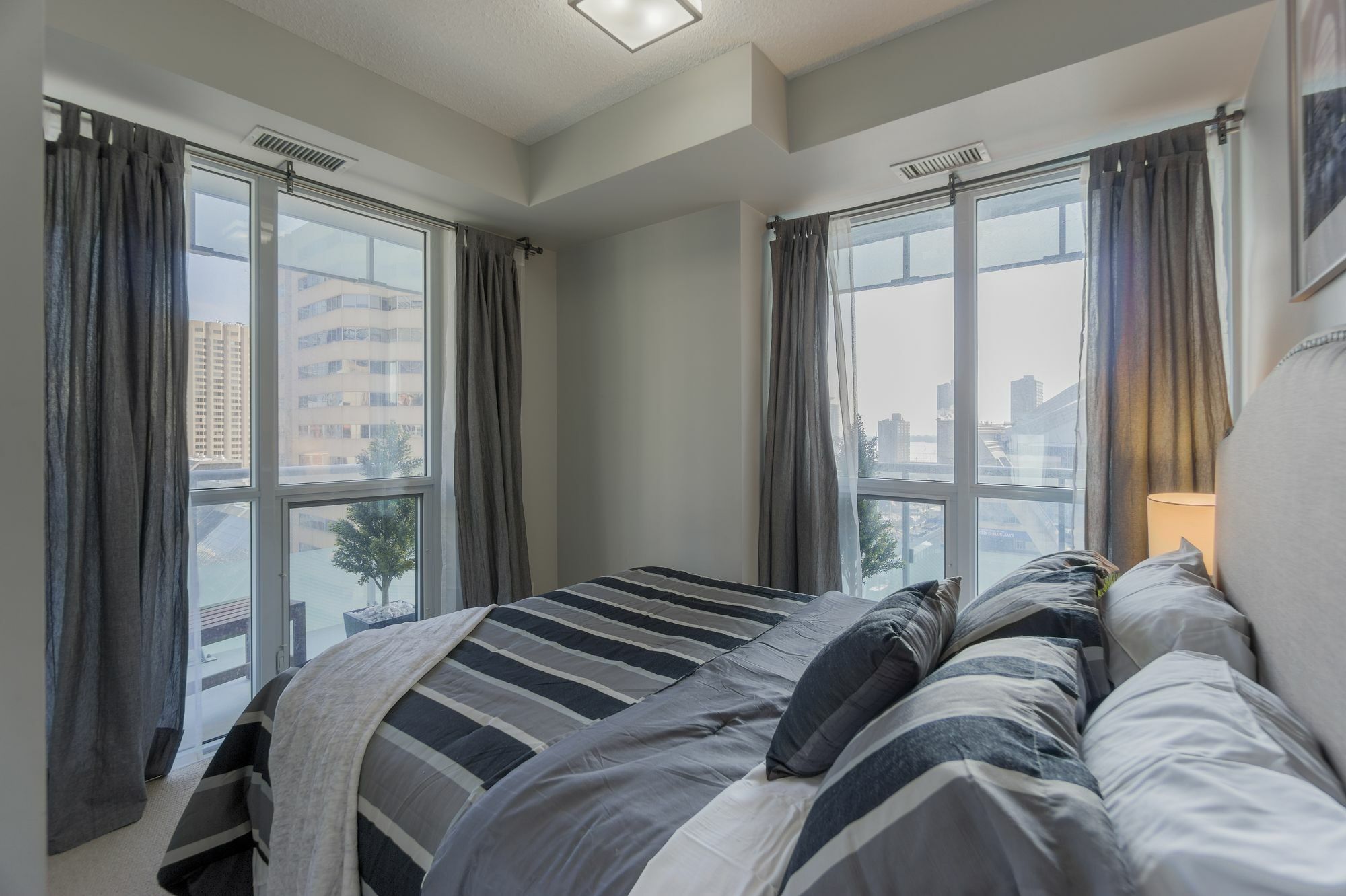 Diamond Suite Toronto Ngoại thất bức ảnh